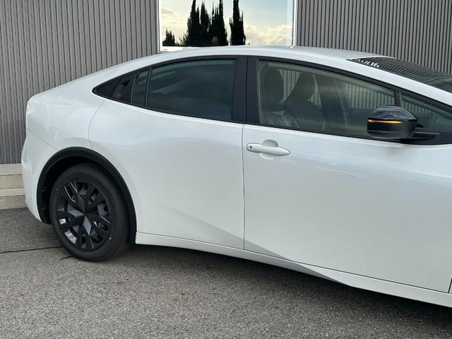 プリウス Ｇ　【ブラインドスポットモニター！！ＥＴＣ２．０！】８インチディスプレイオーディオ　ＡＣ１００Ｖ電源　トヨタセーフティセンス　エレクトロシフトマチック　電動パーキングブレーキ　全席オートウィンドウ　ＬＤＡ（16枚目）