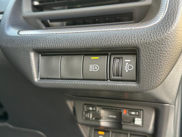 プリウス Ｇ　【ブラインドスポットモニター！！ＥＴＣ２．０！】８インチディスプレイオーディオ　ＡＣ１００Ｖ電源　トヨタセーフティセンス　エレクトロシフトマチック　電動パーキングブレーキ　全席オートウィンドウ　ＬＤＡ（45枚目）