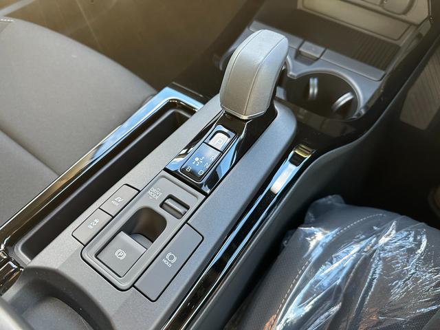 プリウス Ｇ　【ブラインドスポットモニター！！ＥＴＣ２．０！】８インチディスプレイオーディオ　ＡＣ１００Ｖ電源　トヨタセーフティセンス　エレクトロシフトマチック　電動パーキングブレーキ　全席オートウィンドウ　ＬＤＡ（48枚目）