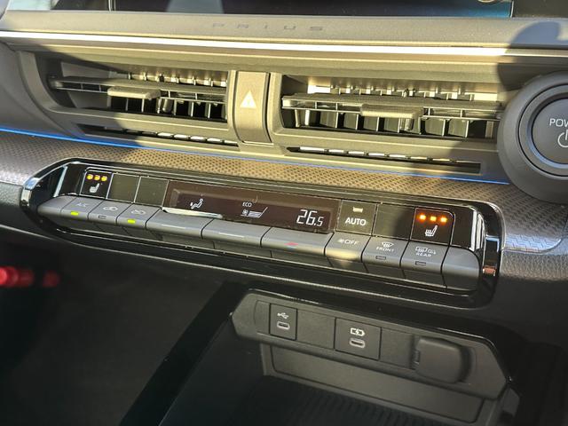 プリウス Ｇ　【ブラインドスポットモニター！！ＥＴＣ２．０！】８インチディスプレイオーディオ　ＡＣ１００Ｖ電源　トヨタセーフティセンス　エレクトロシフトマチック　電動パーキングブレーキ　全席オートウィンドウ　ＬＤＡ（56枚目）