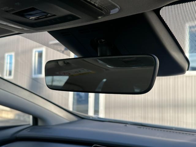 プリウス Ｇ　【ブラインドスポットモニター！！ＥＴＣ２．０！】８インチディスプレイオーディオ　ＡＣ１００Ｖ電源　トヨタセーフティセンス　エレクトロシフトマチック　電動パーキングブレーキ　全席オートウィンドウ　ＬＤＡ（67枚目）