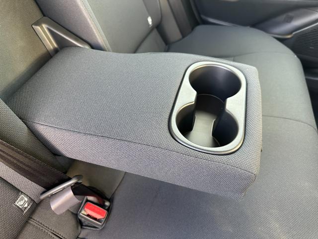 プリウス Ｇ　【ブラインドスポットモニター！！ＥＴＣ２．０！】８インチディスプレイオーディオ　ＡＣ１００Ｖ電源　トヨタセーフティセンス　エレクトロシフトマチック　電動パーキングブレーキ　全席オートウィンドウ　ＬＤＡ（73枚目）