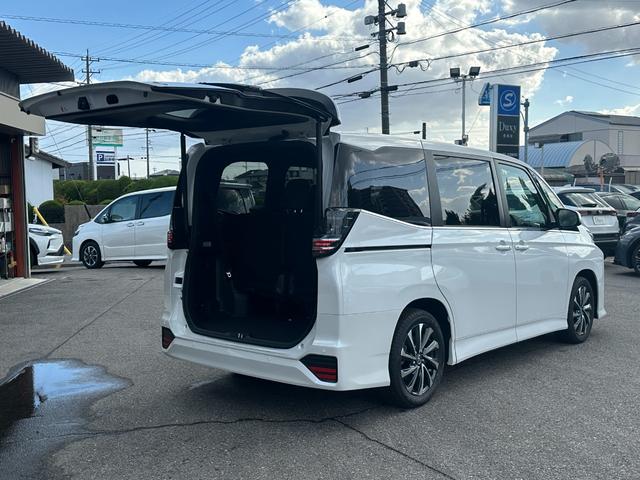 ヴォクシー ハイブリッドＳ－Ｚ　【改モデル！！アドバンスドドライブ！！】ブラインドスポットモニター　ヘッドアップディスプレイ　三眼ＬＥＤヘッドライト　シートヒーター　オットマン　両側パワースライドドア　快適利便パッケージＨｉ　ＥＴＣ（24枚目）