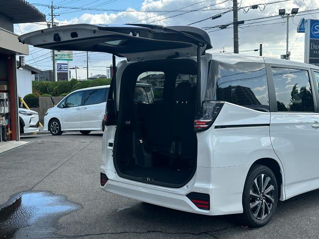 ヴォクシー ハイブリッドＳ－Ｚ　【改モデル！！アドバンスドドライブ！！】ブラインドスポットモニター　ヘッドアップディスプレイ　三眼ＬＥＤヘッドライト　シートヒーター　オットマン　両側パワースライドドア　快適利便パッケージＨｉ　ＥＴＣ（26枚目）