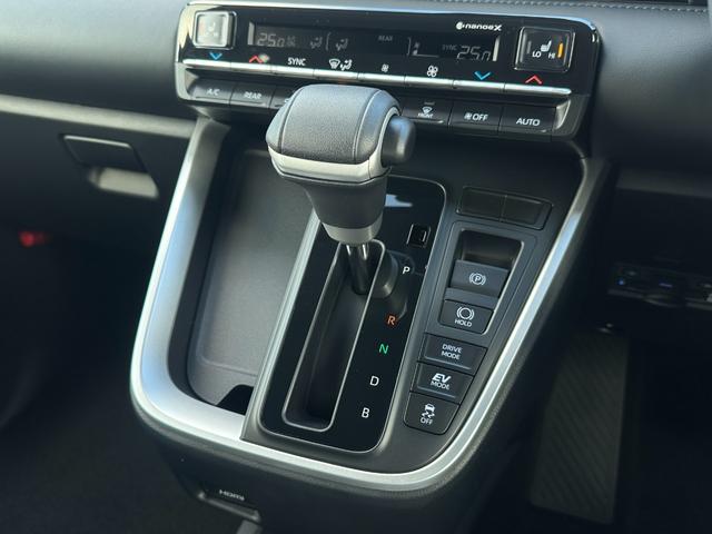 ヴォクシー ハイブリッドＳ－Ｚ　【改モデル！！アドバンスドドライブ！！】ブラインドスポットモニター　ヘッドアップディスプレイ　三眼ＬＥＤヘッドライト　シートヒーター　オットマン　両側パワースライドドア　快適利便パッケージＨｉ　ＥＴＣ（48枚目）