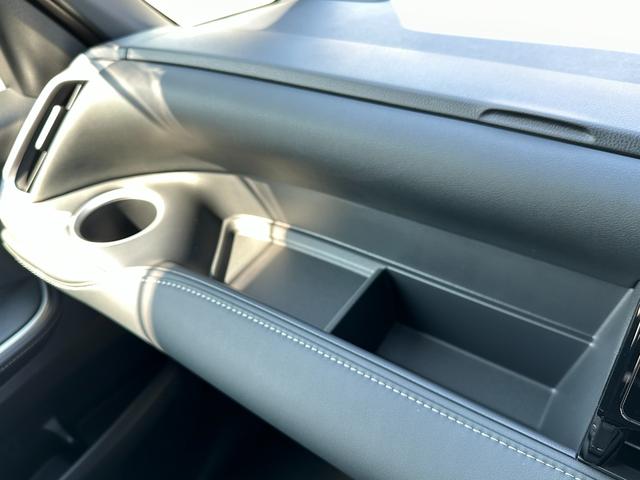 ヴォクシー ハイブリッドＳ－Ｚ　【快適利便パッケージＨｉ！！１０．５ディスプレイオーディオＰｌｕｓ！！】　トヨタチームメイト　ブラインドスポットモニター　両側電動パワースライドドア　ヘッドアップディスプレイ　デジタルインナーミラー（44枚目）