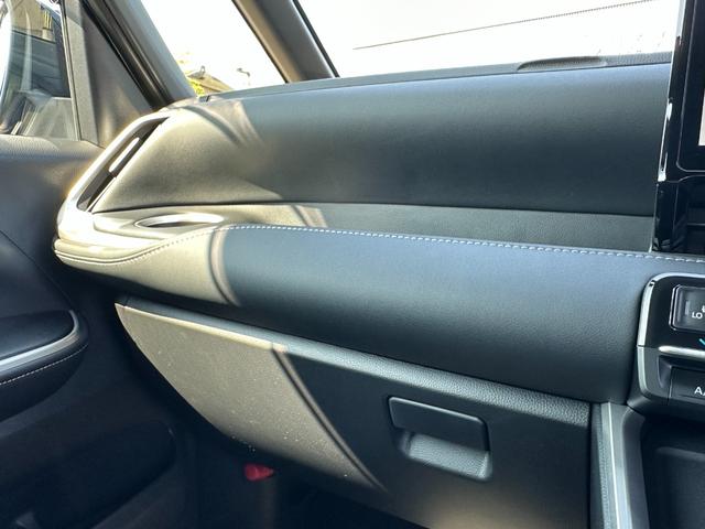 ヴォクシー ハイブリッドＳ－Ｚ　【快適利便パッケージＨｉ！！１０．５ディスプレイオーディオＰｌｕｓ！！】　トヨタチームメイト　ブラインドスポットモニター　両側電動パワースライドドア　ヘッドアップディスプレイ　デジタルインナーミラー（46枚目）