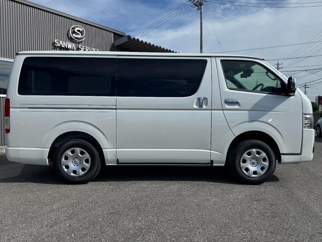 ハイエースバン 　【パノラミックビューモニター！デジタルインナーミラー！】寒冷地仕様　両側パワースライドドア　２０周年限定スカッフプレート　ウッドコンビハンドル　ＬＥＤヘッドライト　プッシュスタート　イージークローザー（7枚目）