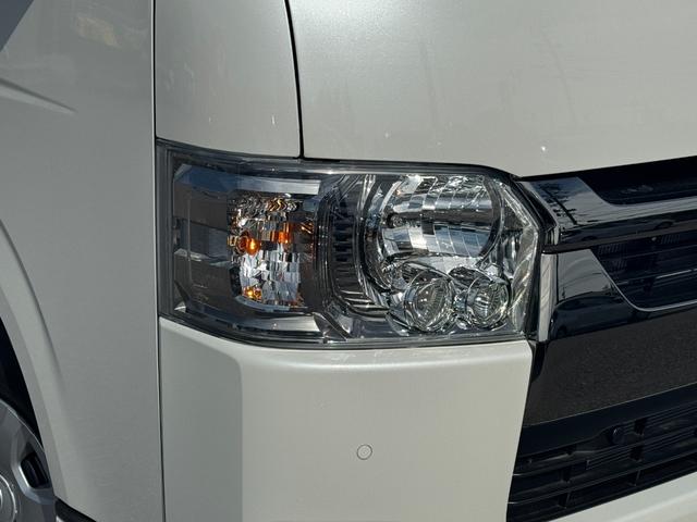 ハイエースバン 　【パノラミックビューモニター！デジタルインナーミラー！】寒冷地仕様　両側パワースライドドア　２０周年限定スカッフプレート　ウッドコンビハンドル　ＬＥＤヘッドライト　プッシュスタート　イージークローザー（11枚目）