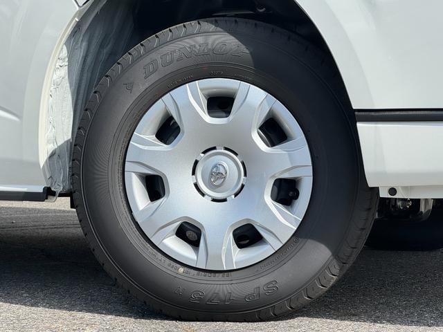 ハイエースバン 　【パノラミックビューモニター！デジタルインナーミラー！】寒冷地仕様　両側パワースライドドア　２０周年限定スカッフプレート　ウッドコンビハンドル　ＬＥＤヘッドライト　プッシュスタート　イージークローザー（16枚目）