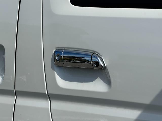 ハイエースバン 　【パノラミックビューモニター！デジタルインナーミラー！】寒冷地仕様　両側パワースライドドア　２０周年限定スカッフプレート　ウッドコンビハンドル　ＬＥＤヘッドライト　プッシュスタート　イージークローザー（18枚目）