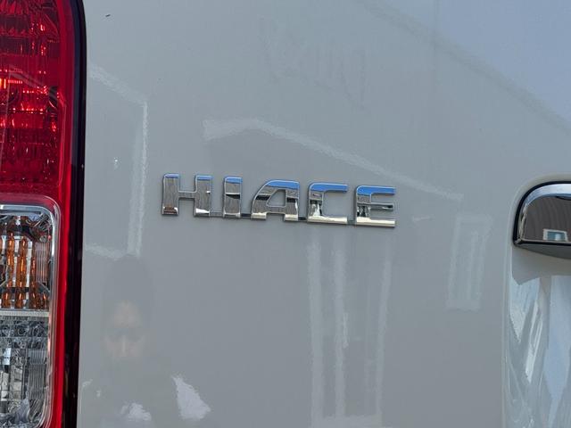 ハイエースバン 　【パノラミックビューモニター！デジタルインナーミラー！】寒冷地仕様　両側パワースライドドア　２０周年限定スカッフプレート　ウッドコンビハンドル　ＬＥＤヘッドライト　プッシュスタート　イージークローザー（29枚目）