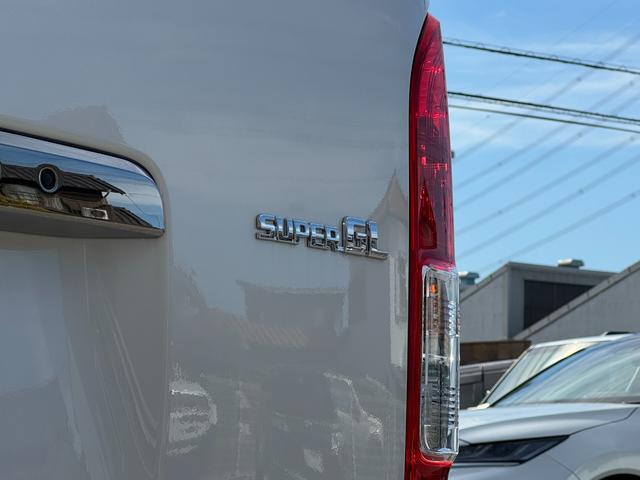 ハイエースバン 　【パノラミックビューモニター！デジタルインナーミラー！】寒冷地仕様　両側パワースライドドア　２０周年限定スカッフプレート　ウッドコンビハンドル　ＬＥＤヘッドライト　プッシュスタート　イージークローザー（30枚目）