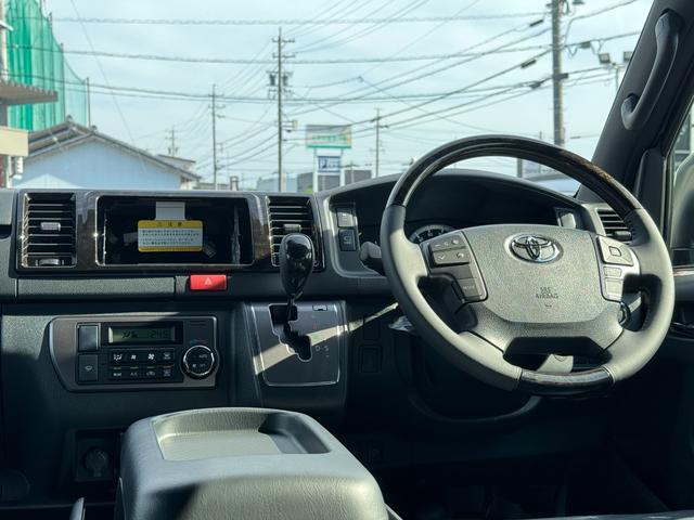 ハイエースバン 　【パノラミックビューモニター！デジタルインナーミラー！】寒冷地仕様　両側パワースライドドア　２０周年限定スカッフプレート　ウッドコンビハンドル　ＬＥＤヘッドライト　プッシュスタート　イージークローザー（39枚目）