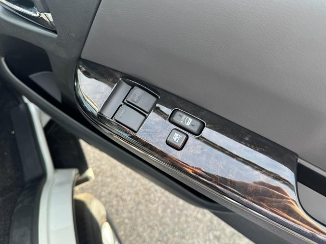 ハイエースバン 　【パノラミックビューモニター！デジタルインナーミラー！】寒冷地仕様　両側パワースライドドア　２０周年限定スカッフプレート　ウッドコンビハンドル　ＬＥＤヘッドライト　プッシュスタート　イージークローザー（43枚目）