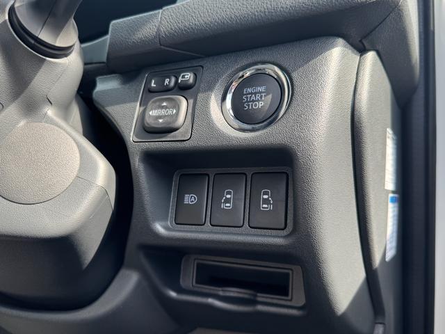 ハイエースバン 　【パノラミックビューモニター！デジタルインナーミラー！】寒冷地仕様　両側パワースライドドア　２０周年限定スカッフプレート　ウッドコンビハンドル　ＬＥＤヘッドライト　プッシュスタート　イージークローザー（44枚目）