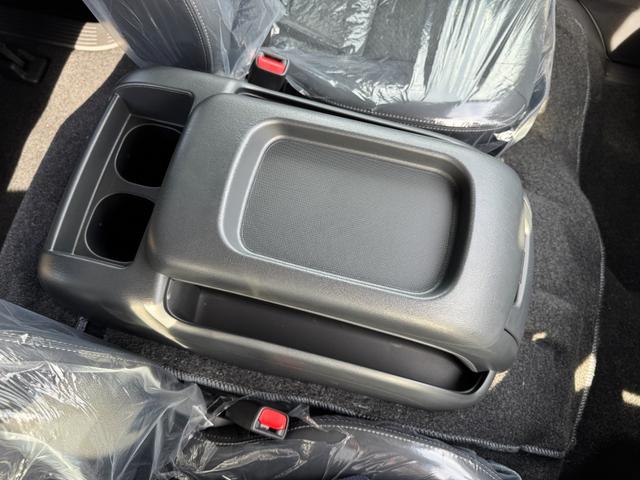 ハイエースバン 　【パノラミックビューモニター！デジタルインナーミラー！】寒冷地仕様　両側パワースライドドア　２０周年限定スカッフプレート　ウッドコンビハンドル　ＬＥＤヘッドライト　プッシュスタート　イージークローザー（60枚目）