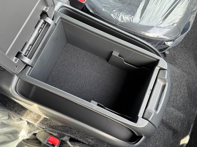 ハイエースバン 　【パノラミックビューモニター！デジタルインナーミラー！】寒冷地仕様　両側パワースライドドア　２０周年限定スカッフプレート　ウッドコンビハンドル　ＬＥＤヘッドライト　プッシュスタート　イージークローザー（61枚目）