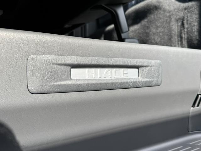 ハイエースバン 　【パノラミックビューモニター！デジタルインナーミラー！】寒冷地仕様　両側パワースライドドア　２０周年限定スカッフプレート　ウッドコンビハンドル　ＬＥＤヘッドライト　プッシュスタート　イージークローザー（68枚目）