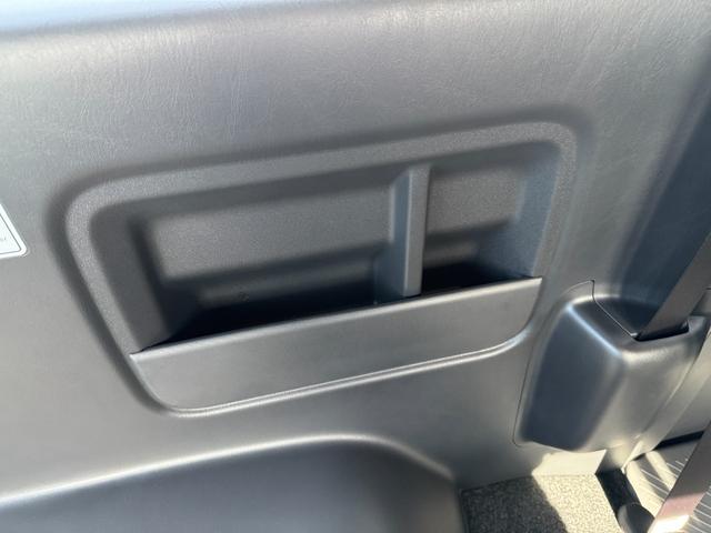 ハイエースバン 　【パノラミックビューモニター！デジタルインナーミラー！】寒冷地仕様　両側パワースライドドア　２０周年限定スカッフプレート　ウッドコンビハンドル　ＬＥＤヘッドライト　プッシュスタート　イージークローザー（75枚目）