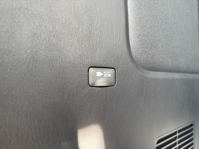 ハイエースバン 　【パノラミックビューモニター！デジタルインナーミラー！】寒冷地仕様　両側パワースライドドア　２０周年限定スカッフプレート　ウッドコンビハンドル　ＬＥＤヘッドライト　プッシュスタート　イージークローザー（79枚目）