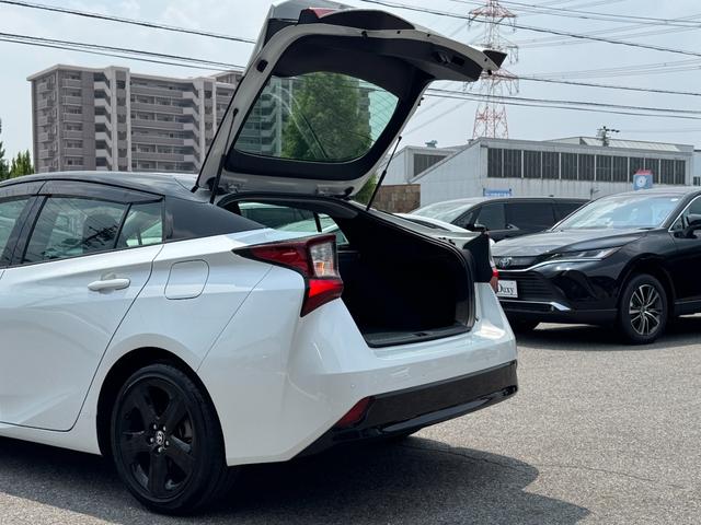 プリウス Ｓツーリングセレクション・ブラックエディション　【特別仕様車！ツートンカラー！！】純正８インチディスプレイオーディオ　両席シートヒーター　ドラレコ前後　クルーズコントロール　ＡＣ１００Ｖコンセント　トヨタセーフティセンス　パノラミックビューモニター（25枚目）