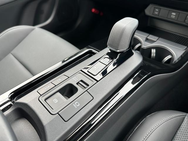 プリウス Ｚ　【１２．３インチディスプレイオーディオ！　デジタルインナーミラー！！】　ドラレコ前後　アドバンストパーク　パノラミックビューモニター　ベンチレーション　ワイヤレス充電　パワーバックドア　シートヒーター（50枚目）