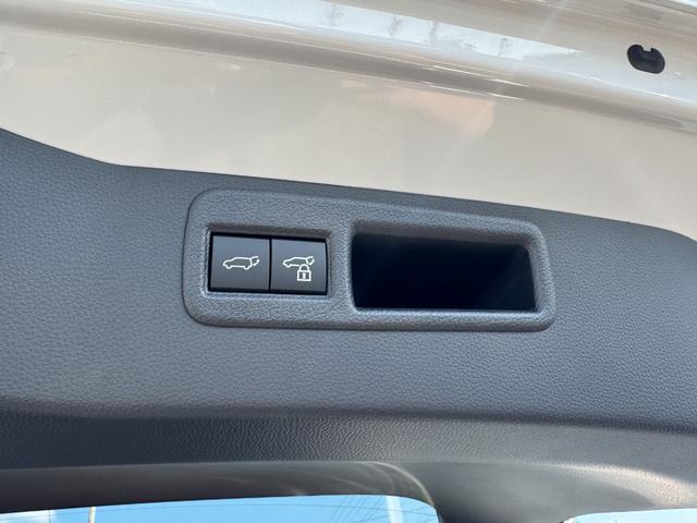 ハリアーハイブリッド Ｚ　レザーパッケージ・ナイトシェード　【調光パノラマルーフ！モデリスタエアロ！】１２．３インチディスプレイオーディオ　ＪＢＬサウンドシステム　ＡＣ１００Ｖ電源　１９インチアルミホイール　パノラミックビューモニター　ヘッドアップディスプレイ（80枚目）