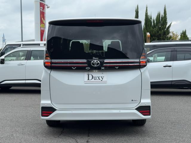 ヴォクシー ハイブリッドＳ－Ｚ　【改モデル！！パノラミックビューモニター！！】３眼ＬＥＤヘッドライト　快適利便パッケージ　アドバンストドライブ　ヘッドアップディスプレイ　デジタルインナーミラー　寒冷地仕様　スペアタイヤ　両側パワスラ（6枚目）