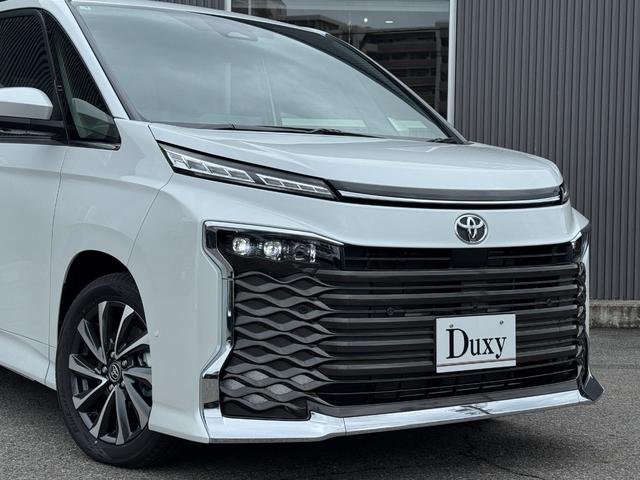 ヴォクシー ハイブリッドＳ－Ｚ　【改モデル！！パノラミックビューモニター！！】３眼ＬＥＤヘッドライト　快適利便パッケージ　アドバンストドライブ　ヘッドアップディスプレイ　デジタルインナーミラー　寒冷地仕様　スペアタイヤ　両側パワスラ（10枚目）