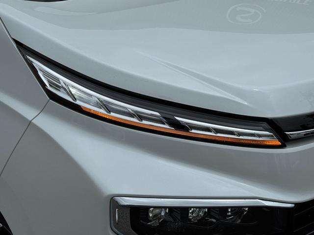 ヴォクシー ハイブリッドＳ－Ｚ　【改モデル！！パノラミックビューモニター！！】３眼ＬＥＤヘッドライト　快適利便パッケージ　アドバンストドライブ　ヘッドアップディスプレイ　デジタルインナーミラー　寒冷地仕様　スペアタイヤ　両側パワスラ（12枚目）