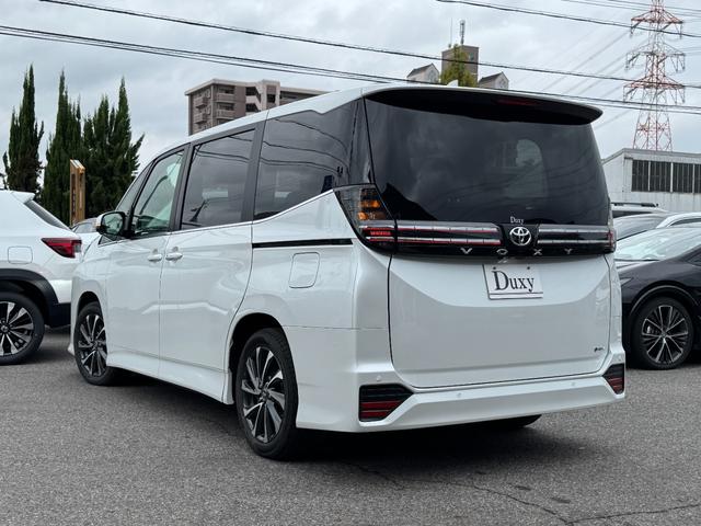 ヴォクシー ハイブリッドＳ－Ｚ　【改モデル！！パノラミックビューモニター！！】３眼ＬＥＤヘッドライト　快適利便パッケージ　アドバンストドライブ　ヘッドアップディスプレイ　デジタルインナーミラー　寒冷地仕様　スペアタイヤ　両側パワスラ（26枚目）