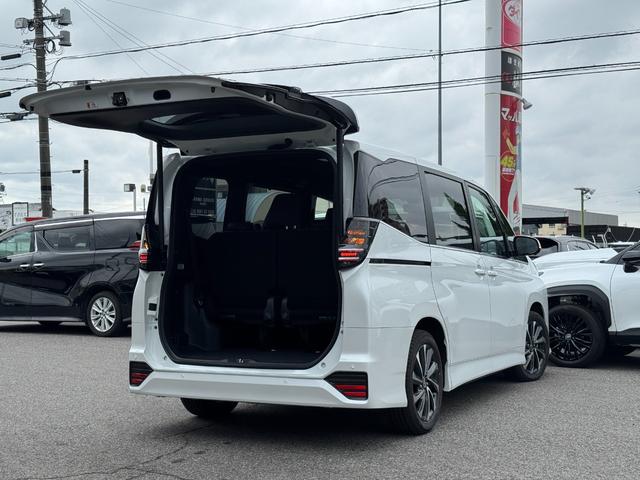 ヴォクシー ハイブリッドＳ－Ｚ　【改モデル！！パノラミックビューモニター！！】３眼ＬＥＤヘッドライト　快適利便パッケージ　アドバンストドライブ　ヘッドアップディスプレイ　デジタルインナーミラー　寒冷地仕様　スペアタイヤ　両側パワスラ（27枚目）