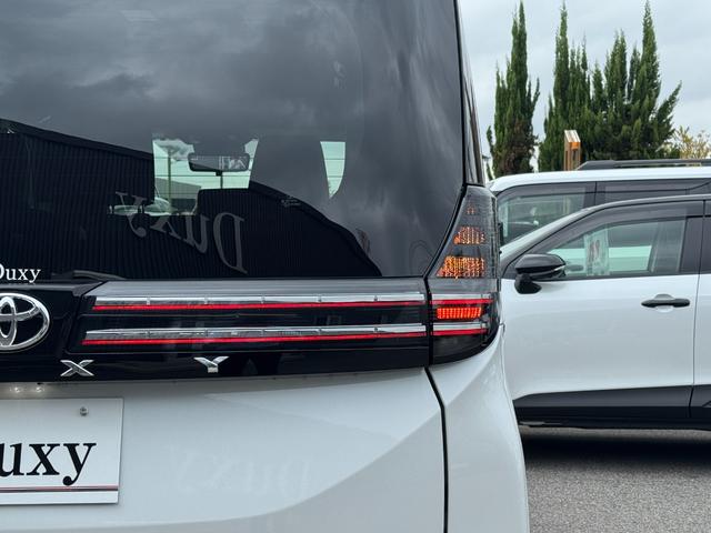 ヴォクシー ハイブリッドＳ－Ｚ　【改モデル！！パノラミックビューモニター！！】３眼ＬＥＤヘッドライト　快適利便パッケージ　アドバンストドライブ　ヘッドアップディスプレイ　デジタルインナーミラー　寒冷地仕様　スペアタイヤ　両側パワスラ（32枚目）