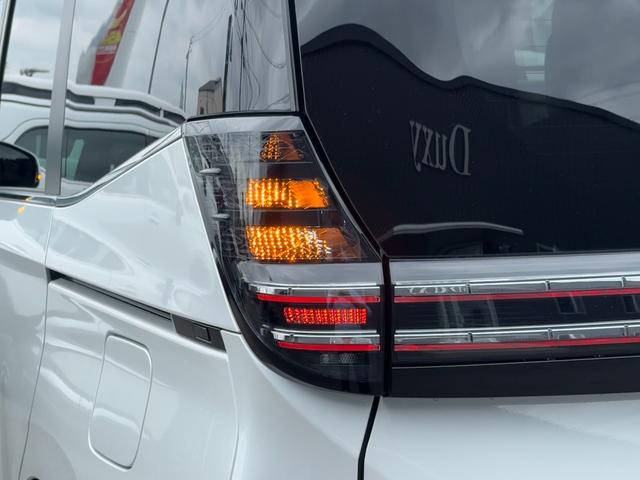 ヴォクシー ハイブリッドＳ－Ｚ　【改モデル！！パノラミックビューモニター！！】３眼ＬＥＤヘッドライト　快適利便パッケージ　アドバンストドライブ　ヘッドアップディスプレイ　デジタルインナーミラー　寒冷地仕様　スペアタイヤ　両側パワスラ（33枚目）