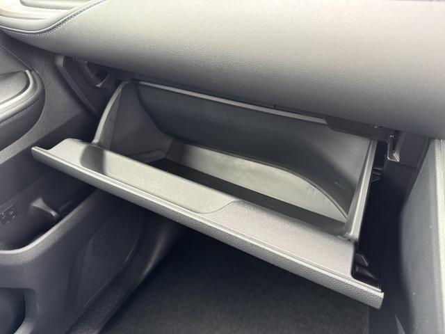 ヴォクシー ハイブリッドＳ－Ｚ　【改モデル！！パノラミックビューモニター！！】３眼ＬＥＤヘッドライト　快適利便パッケージ　アドバンストドライブ　ヘッドアップディスプレイ　デジタルインナーミラー　寒冷地仕様　スペアタイヤ　両側パワスラ（66枚目）