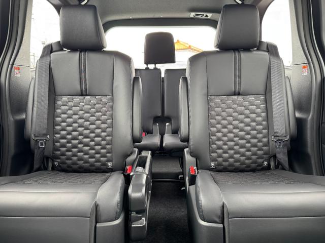 ヴォクシー ハイブリッドＳ－Ｚ　【改モデル！！パノラミックビューモニター！！】３眼ＬＥＤヘッドライト　快適利便パッケージ　アドバンストドライブ　ヘッドアップディスプレイ　デジタルインナーミラー　寒冷地仕様　スペアタイヤ　両側パワスラ（70枚目）