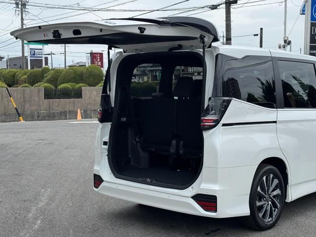 ヴォクシー ハイブリッドＳ－Ｚ　【パノラミックビューモニター！快適利便パッケージＨｉ】１０．５インチディスプレイオーディオ　三眼ＬＥＤヘッドライト　ＨＵＤ　デジタルインナーミラー　スペアタイヤ　ＣＤ／ＤＶＤデッキ　アドバンストパーク（28枚目）