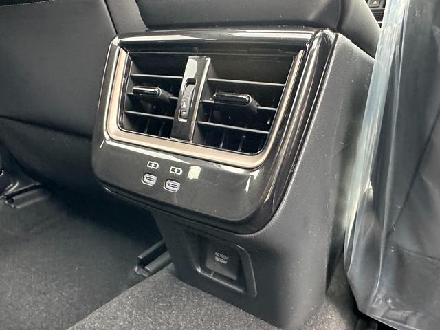 クラウンスポーツ Z 【イエローキャリパー!パノラマルーフ!】 黒内装 寒冷地仕様 パノラミックビューモニター アドバンストパーク ヘッドアップディスプレイ デジタルインナーミラー AC100V ブラインドスポットモニター(74枚目)