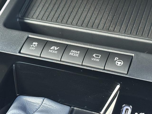 【パノラミックビューモニター】３６０度カメラも装着されております！車内のスイッチで切り替え可能です！リバース時には、自動でバックカメラと併用で映し出されますので、全周囲を確認しながら後退可能です！！！