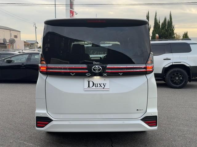 ヴォクシー ハイブリッドＳ－Ｚ　【改モデル！！快適利便パッケージＨｉ！！】１０．５インチディスプレイオーディオ　ＣＤ／ＤＶＤデッキ　三眼ＬＥＤヘッドライト　ユニバーサルステップ　ブラインドスポットモニター　オットマン　シートヒーター（6枚目）