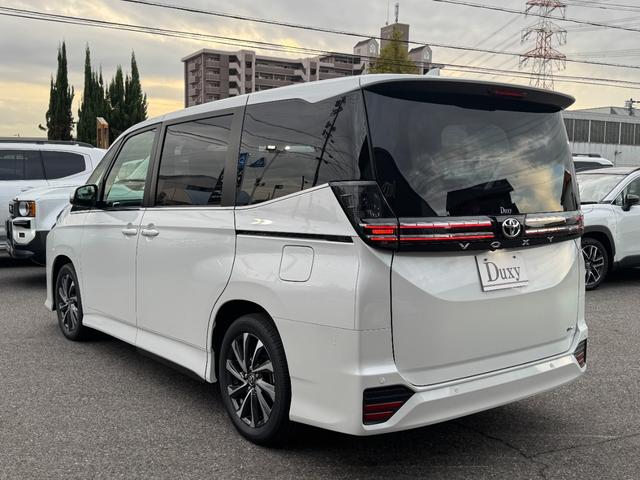 ヴォクシー ハイブリッドＳ－Ｚ　【改モデル！！快適利便パッケージＨｉ！！】１０．５インチディスプレイオーディオ　ＣＤ／ＤＶＤデッキ　三眼ＬＥＤヘッドライト　ユニバーサルステップ　ブラインドスポットモニター　オットマン　シートヒーター（21枚目）