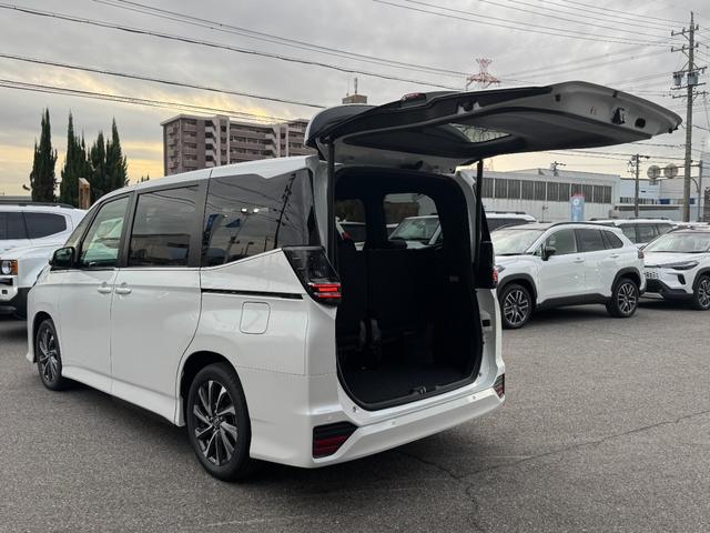 ヴォクシー ハイブリッドＳ－Ｚ　【改モデル！！快適利便パッケージＨｉ！！】１０．５インチディスプレイオーディオ　ＣＤ／ＤＶＤデッキ　三眼ＬＥＤヘッドライト　ユニバーサルステップ　ブラインドスポットモニター　オットマン　シートヒーター（23枚目）