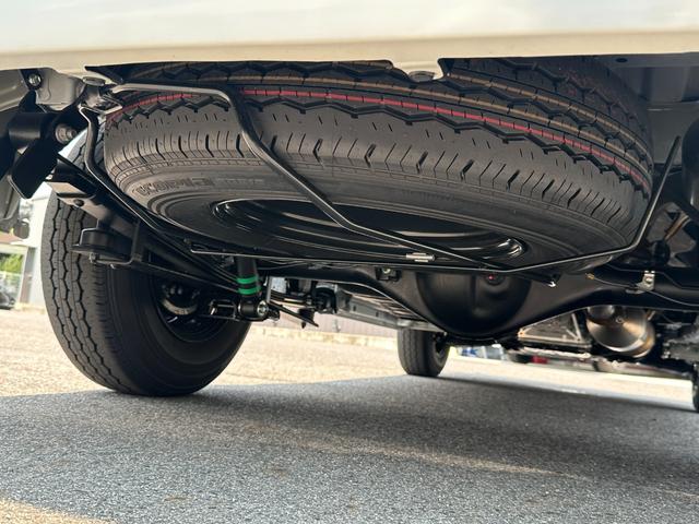 ハイエースバン ロングスーパーGL ダークプライムS 【即納!!特別仕様車!!】 20周年限定スカッフプレート パノラミックビューモニター デジタルインナーミラー 両側パワースライドドア レーンディパーチャーアラート AC100V電源 ハーフレザーシート(35枚目)