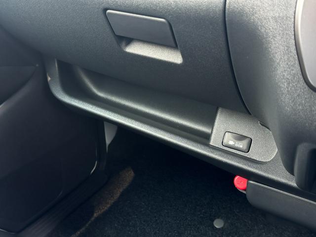 ハイエースバン ロングスーパーGL ダークプライムS 【即納!!特別仕様車!!】 20周年限定スカッフプレート パノラミックビューモニター デジタルインナーミラー 両側パワースライドドア レーンディパーチャーアラート AC100V電源 ハーフレザーシート(65枚目)