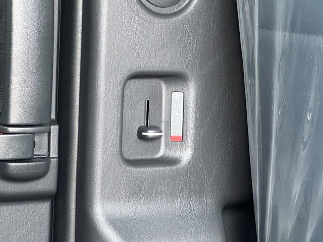 ハイエースバン ロングスーパーGL ダークプライムS 【即納!!特別仕様車!!】 20周年限定スカッフプレート パノラミックビューモニター デジタルインナーミラー 両側パワースライドドア レーンディパーチャーアラート AC100V電源 ハーフレザーシート(77枚目)