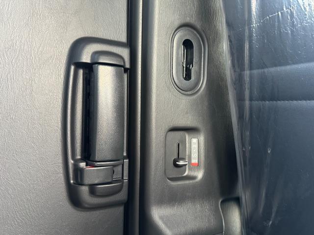 ハイエースバン 【パノラミックビューモニター!デジタルインナーミラー!】寒冷地仕様 両側パワースライドドア 20周年限定スカッフプレート ウッドコンビハンドル LEDヘッドライト プッシュスタート イージークローザー(72枚目)