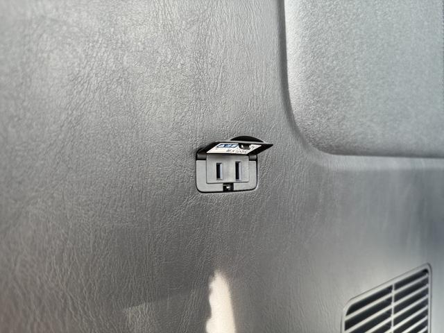 ハイエースバン 【パノラミックビューモニター!デジタルインナーミラー!】寒冷地仕様 両側パワースライドドア 20周年限定スカッフプレート ウッドコンビハンドル LEDヘッドライト プッシュスタート イージークローザー(80枚目)