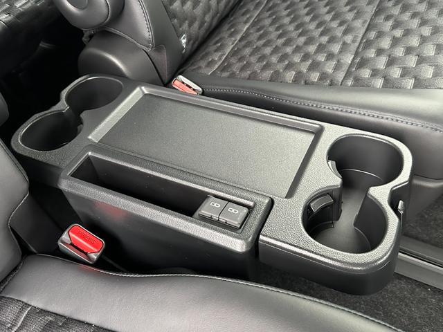 ヴォクシー 　【即納！１０．５インチディスプレイオーディオＰｌｕｓ！！】三眼ＬＥＤヘッド　両側電動スライドドア　ＨＤＭＩ入力端子　フルセグＴＶ　クルーズコントロール　シートヒーター　ＣＤ／ＤＶＤデッキ　ＥＴＣ２．０（67枚目）