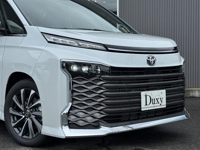 ヴォクシー ハイブリッドＳ－Ｚ　【１３．２インチフリップダウンモニター！！寒冷地仕様！！】ユニバーサルステップ　ブラインドスポットモニター　パノラミックビューモニター　アドバンスドパーク　三眼ＬＥＤヘッドライト　スペアタイヤ　ＨＵＤ（10枚目）